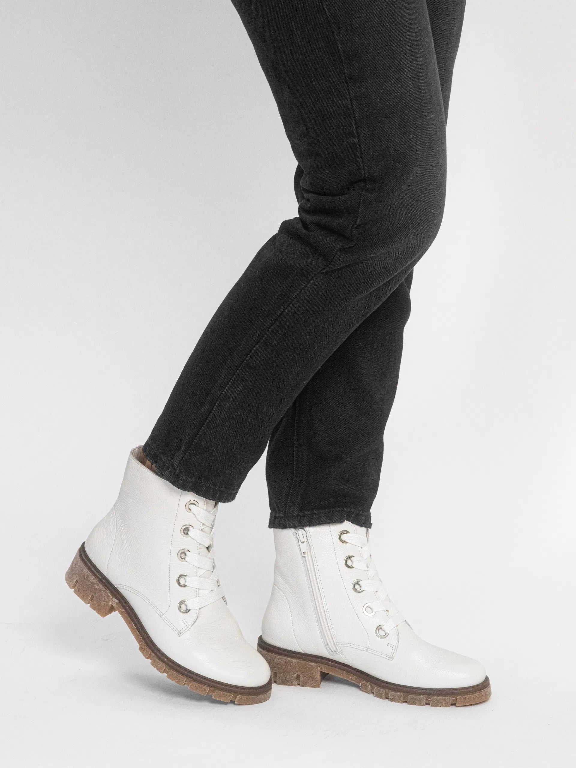 ara 12-23126-09 Debbie Lace Up Lug Sole Boot