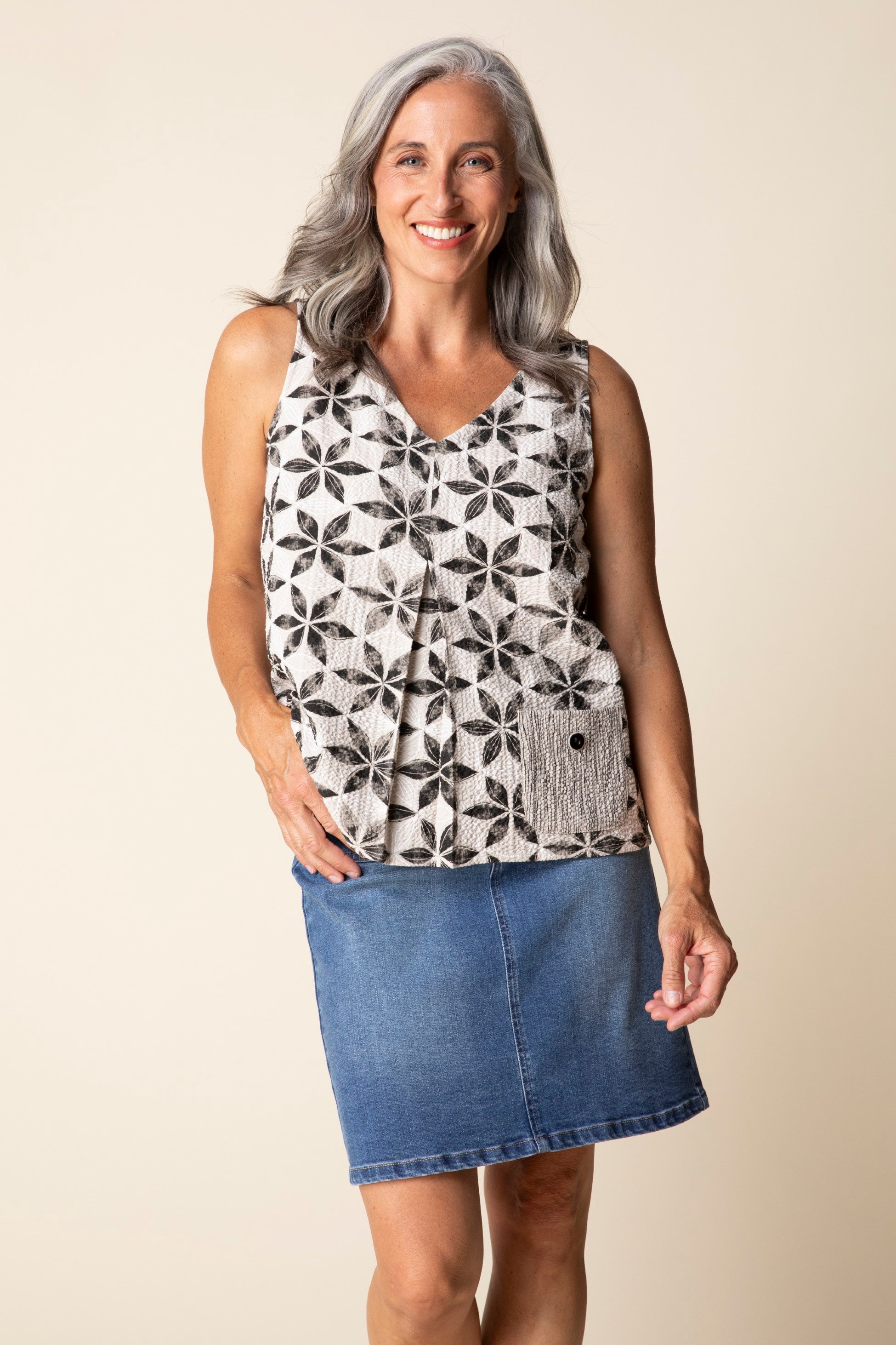 Habitat 21602 Crinkle Crepe Floral Mix Pleat Tank