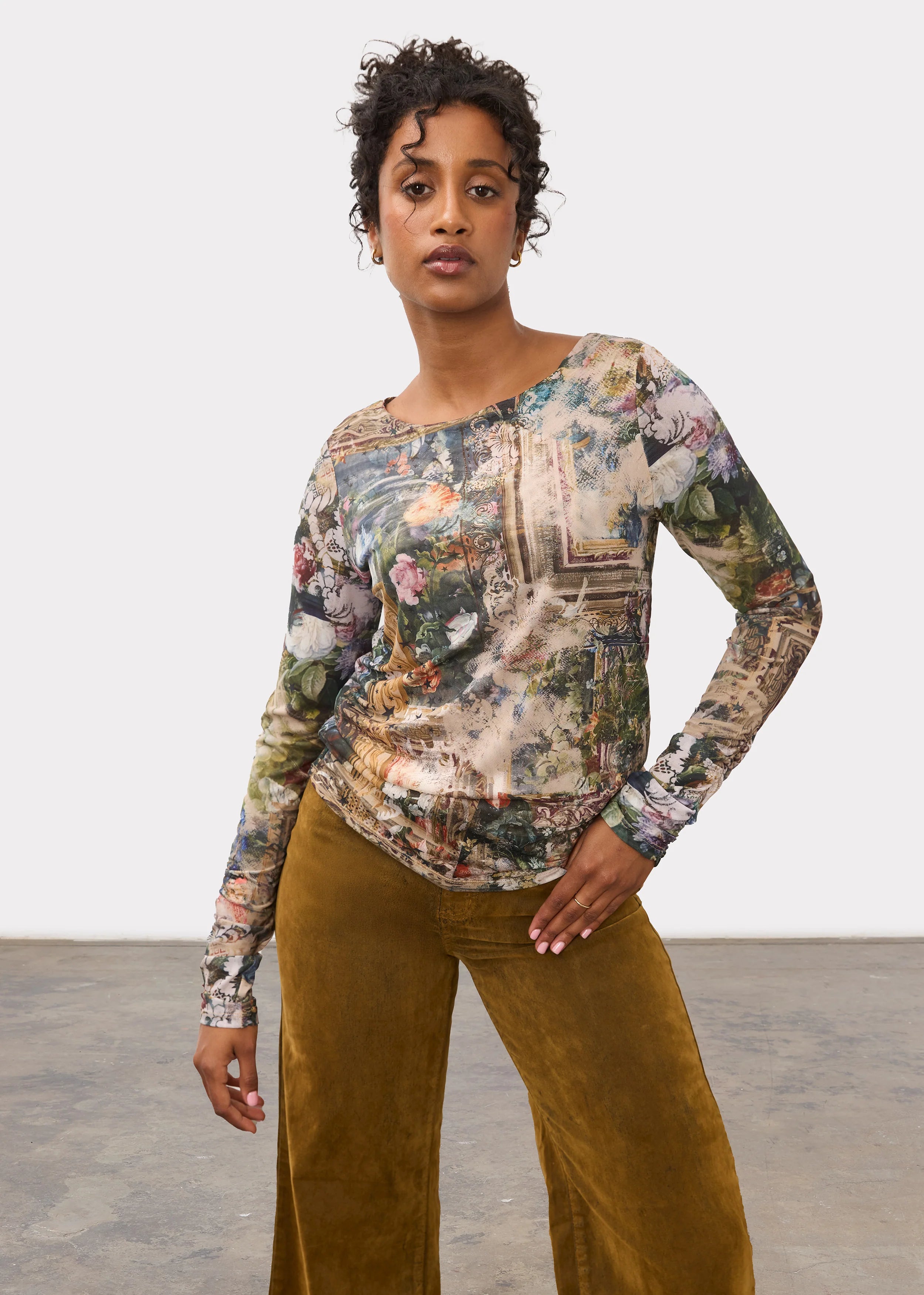 FDJ 3431603 Ruched Sleeve Scoop Neck Top