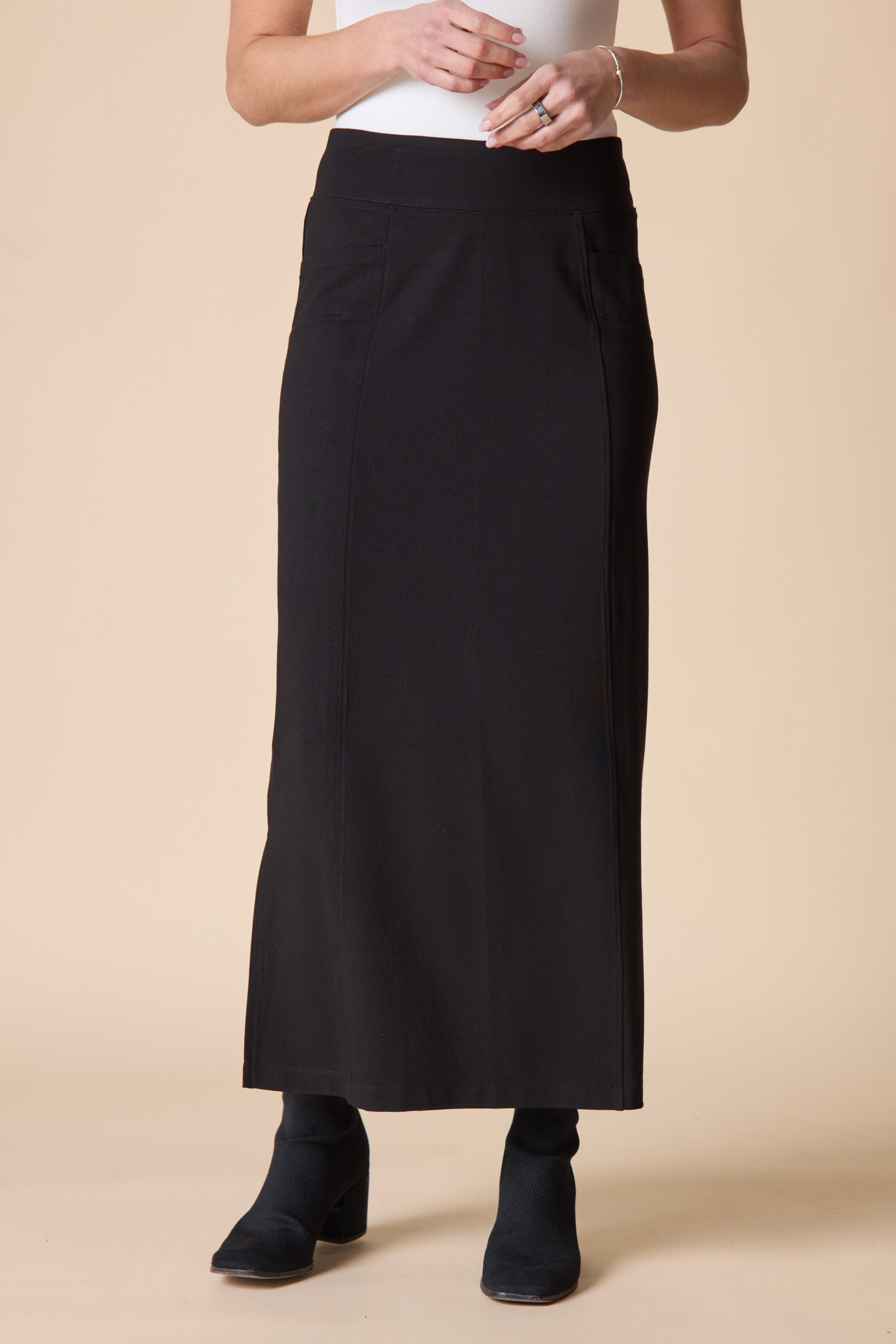 Habitat 55951 Core Travel Knit Solid Straight Skirt