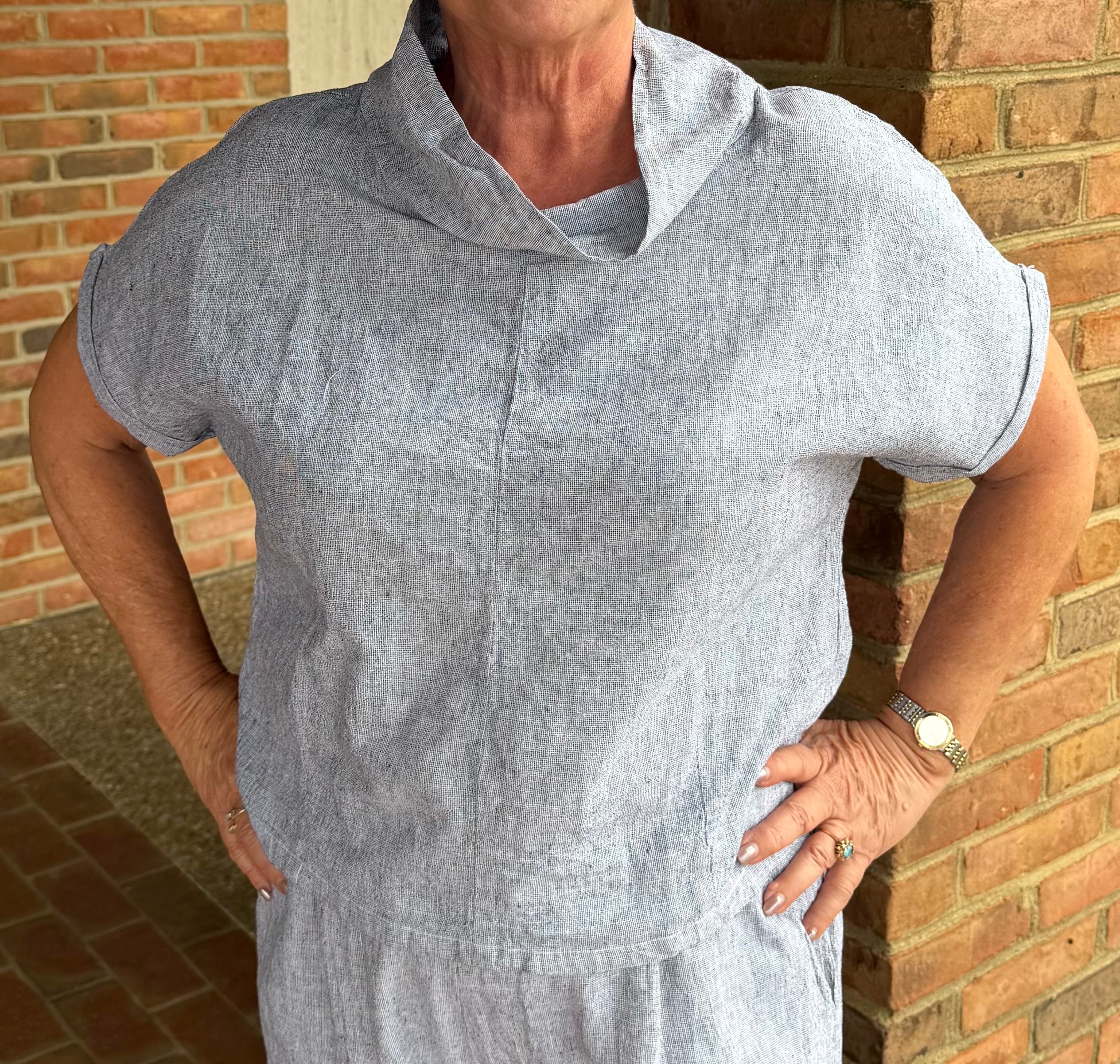 Cute & Comfy 4196732 Roll Sleeve Cowl Top