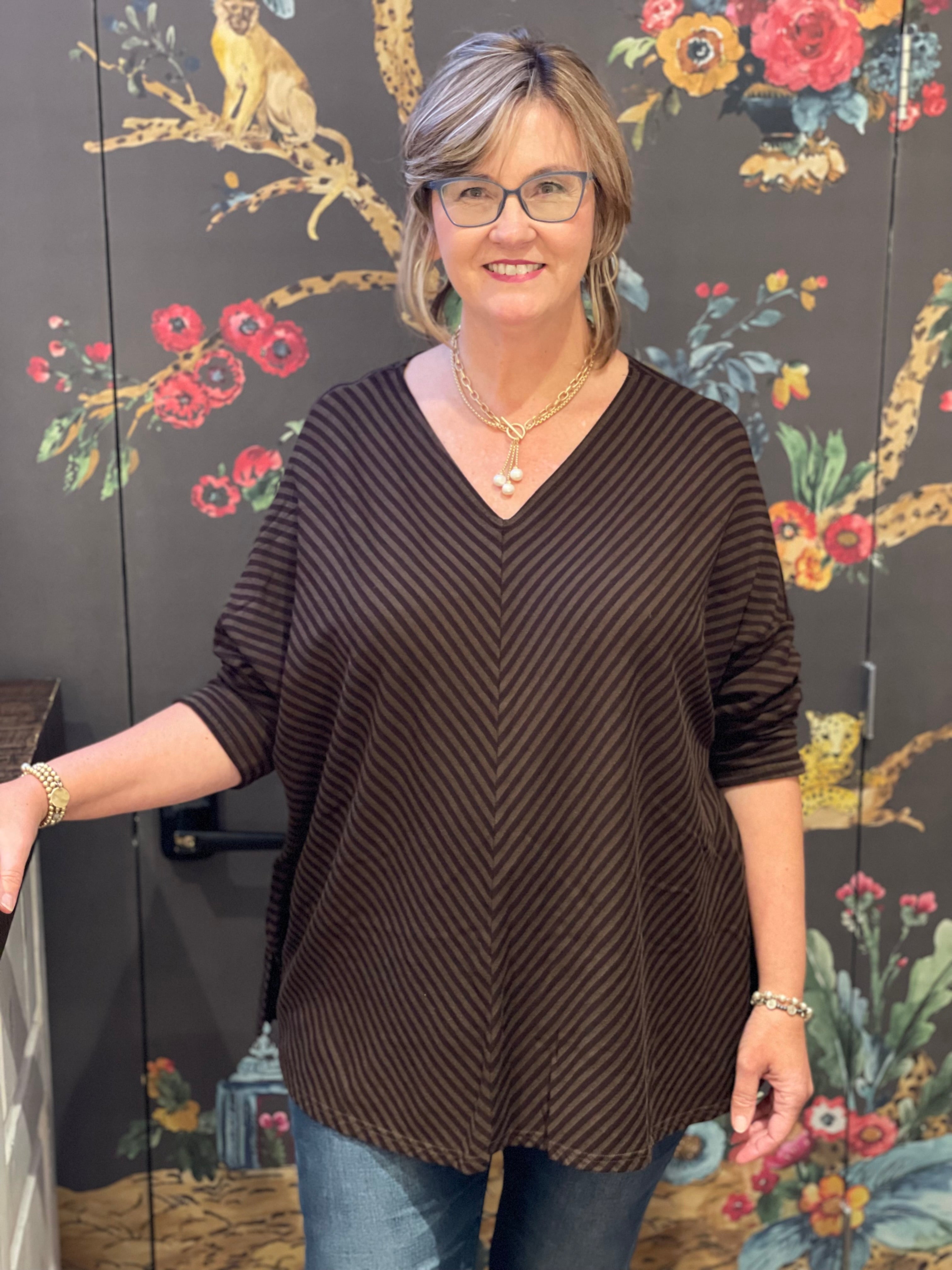 Cute & Comfy 7136920 One Size V-Neck Blouse