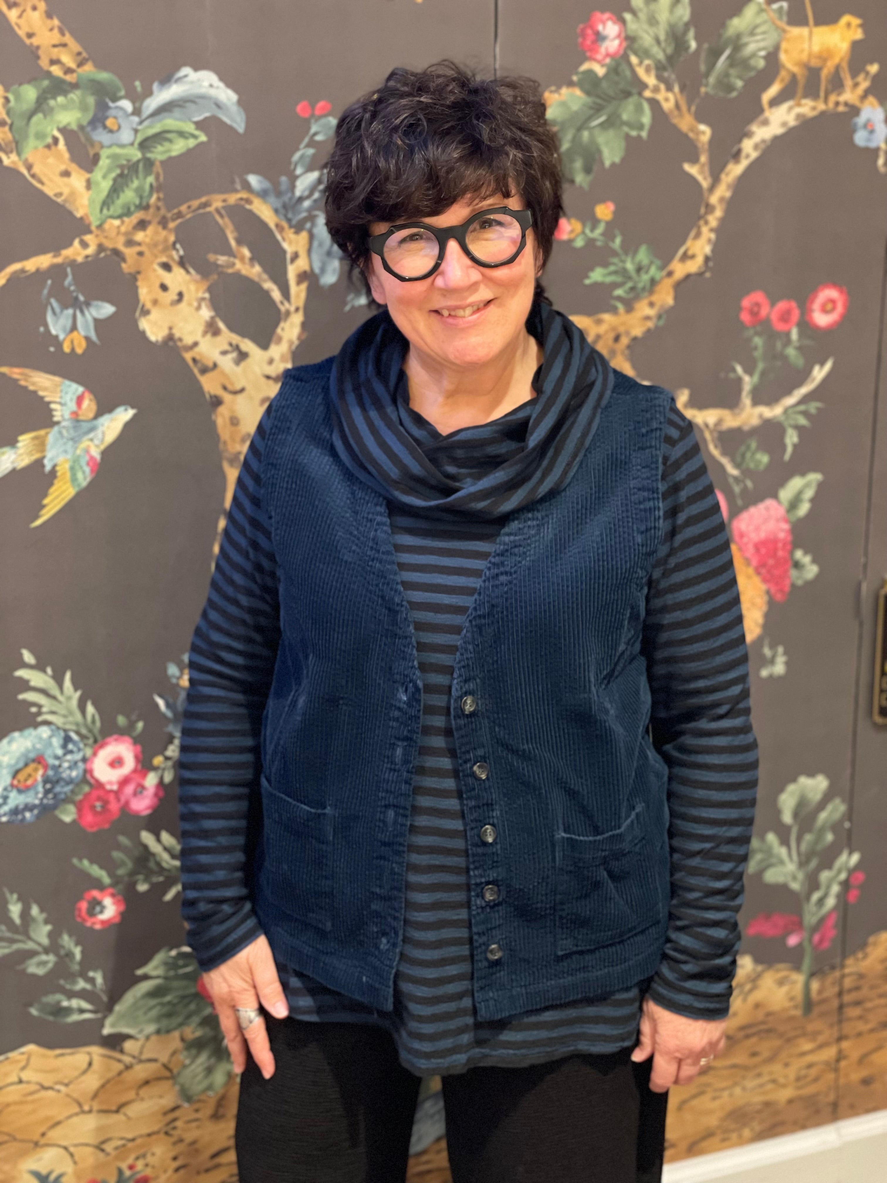 Cute & Comfy 1895713 Corduroy V-Neck Vest