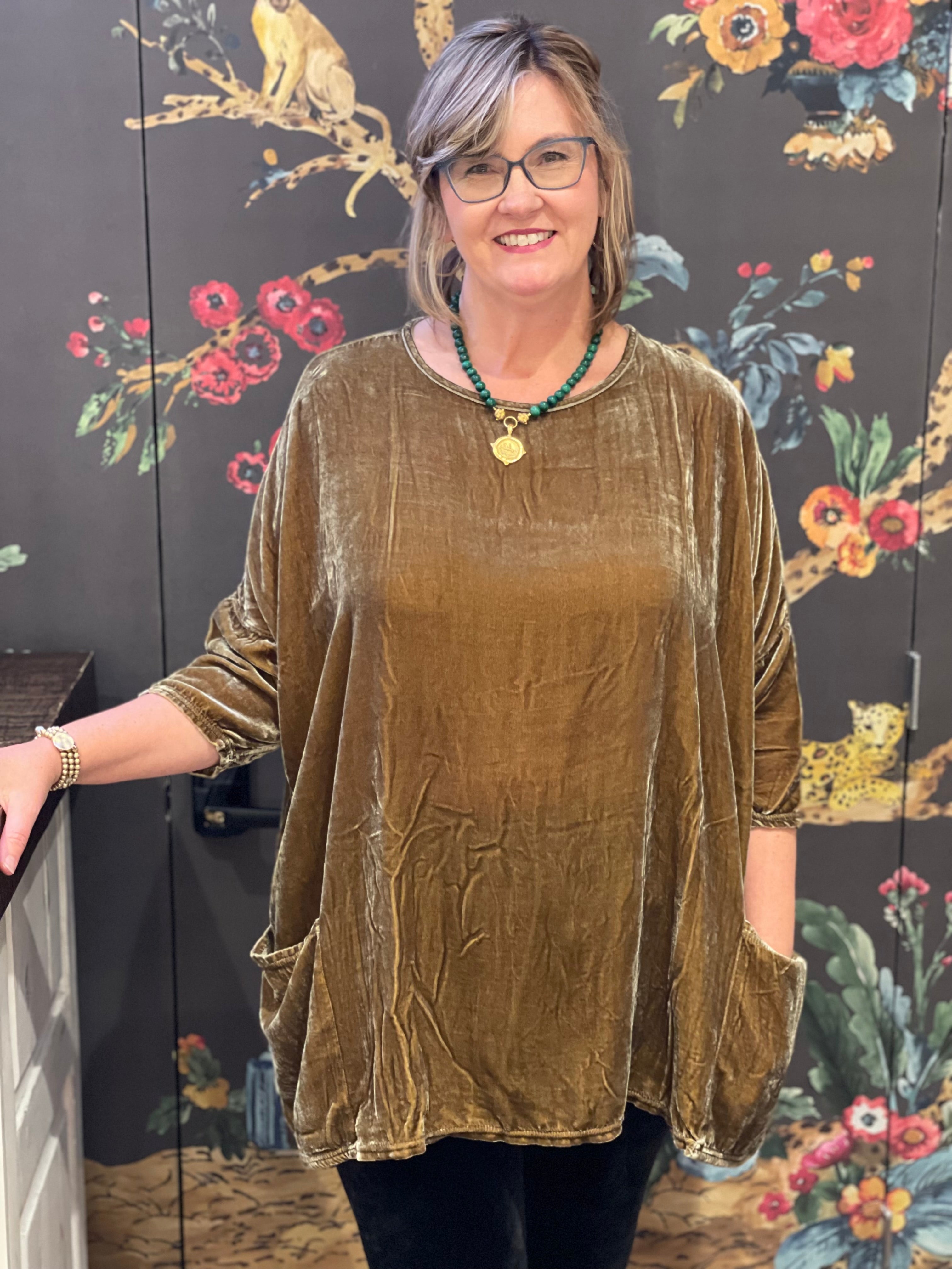 Cute & Comfy 6696024 Velvet One-Size Pullover