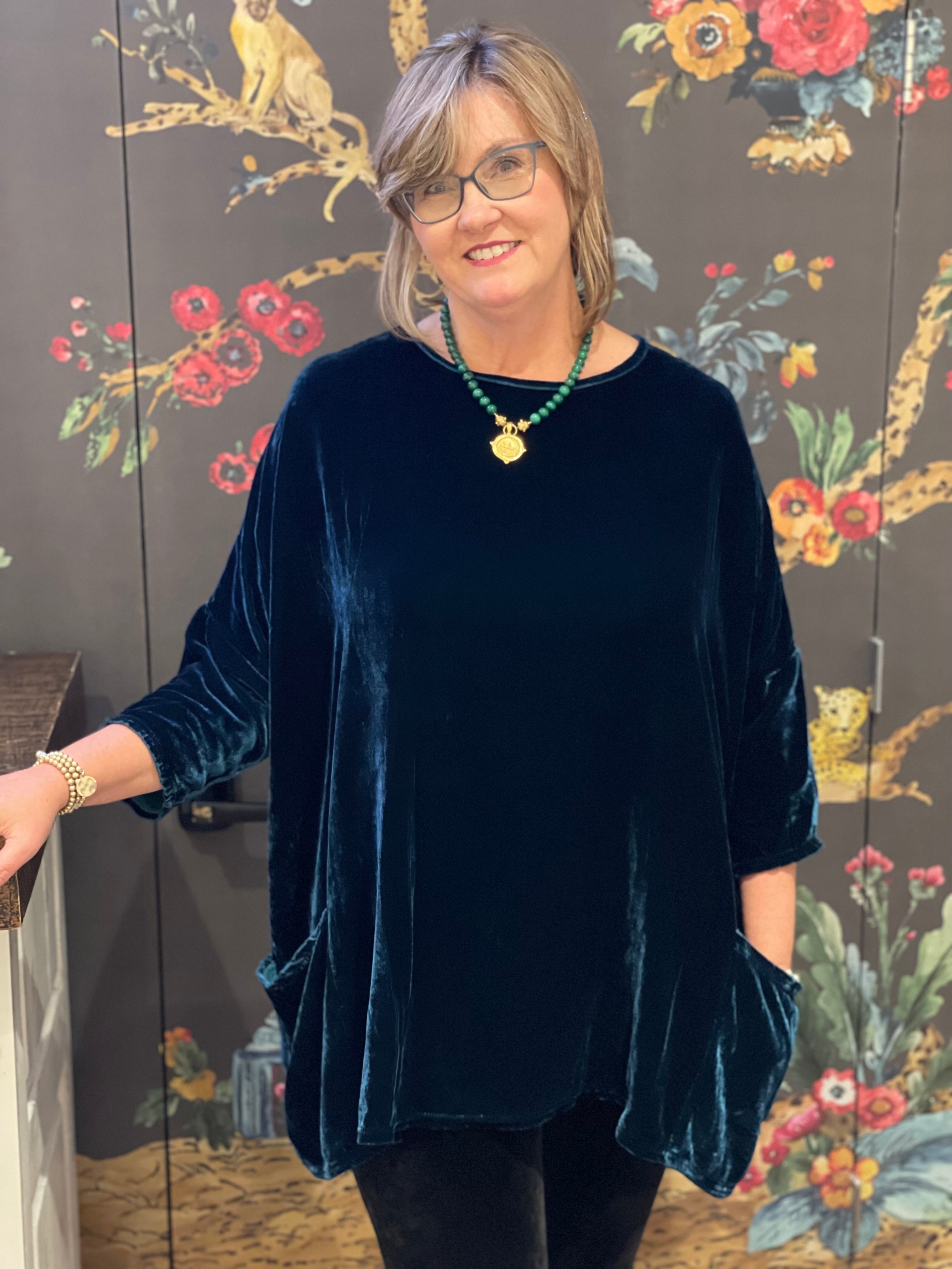 Cute & Comfy 6696024 Velvet One-Size Pullover