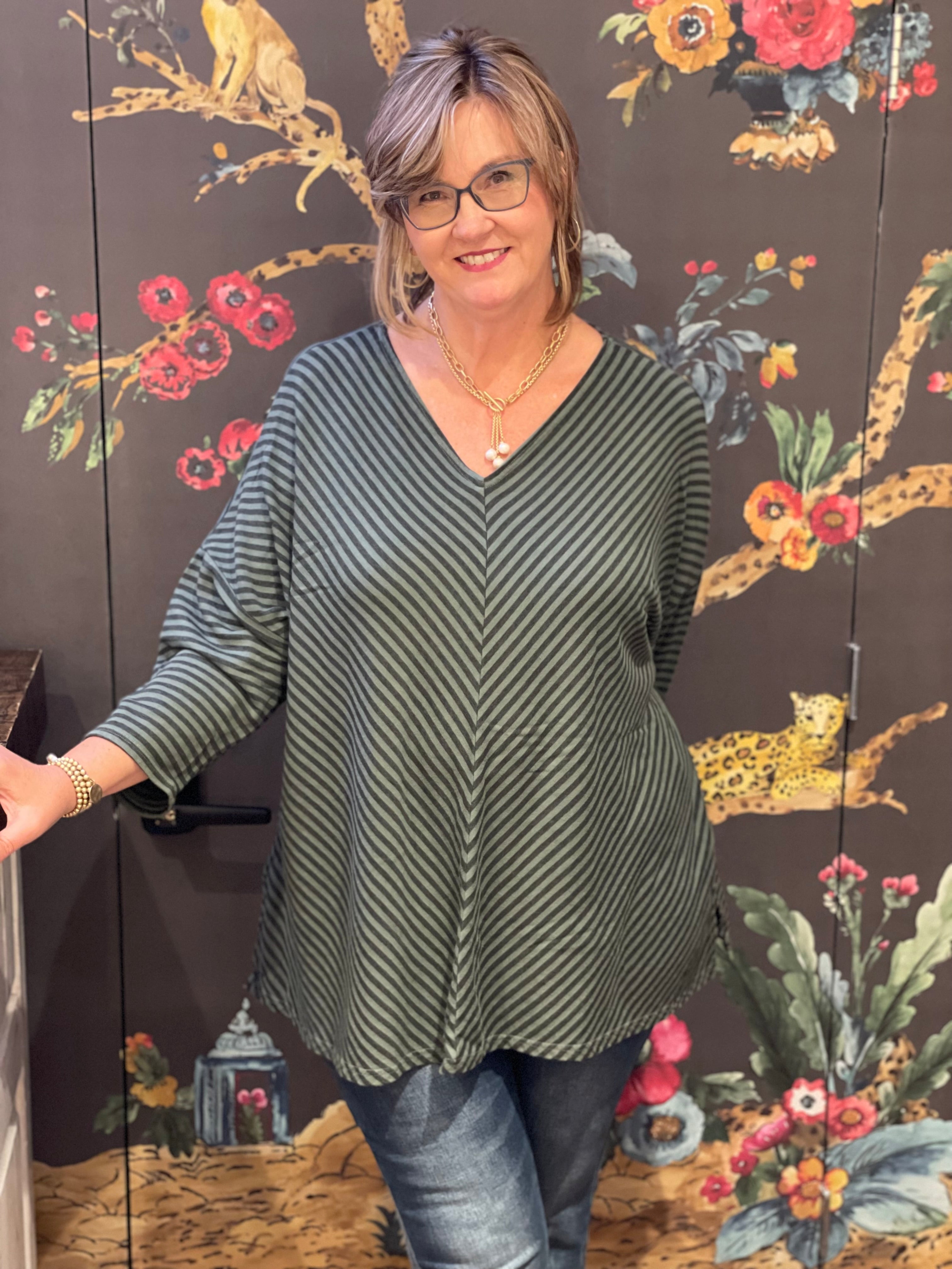 Cute & Comfy 7136920 One Size V-Neck Blouse