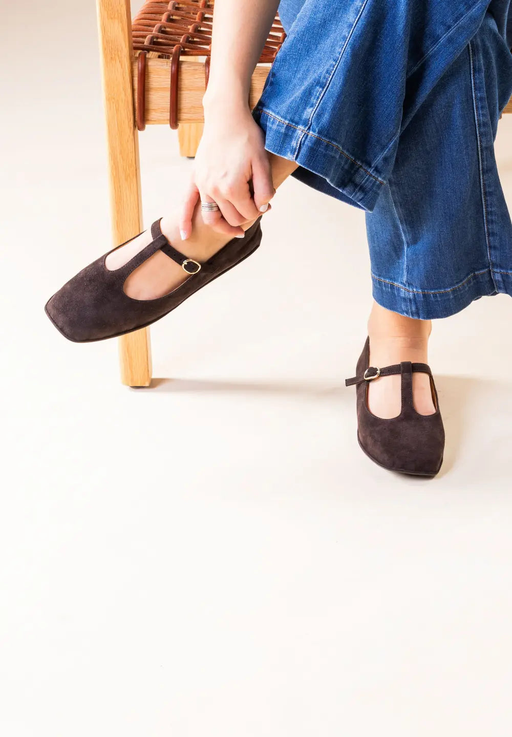 L'Amour Des Pieds Fynara T-Strap Flats