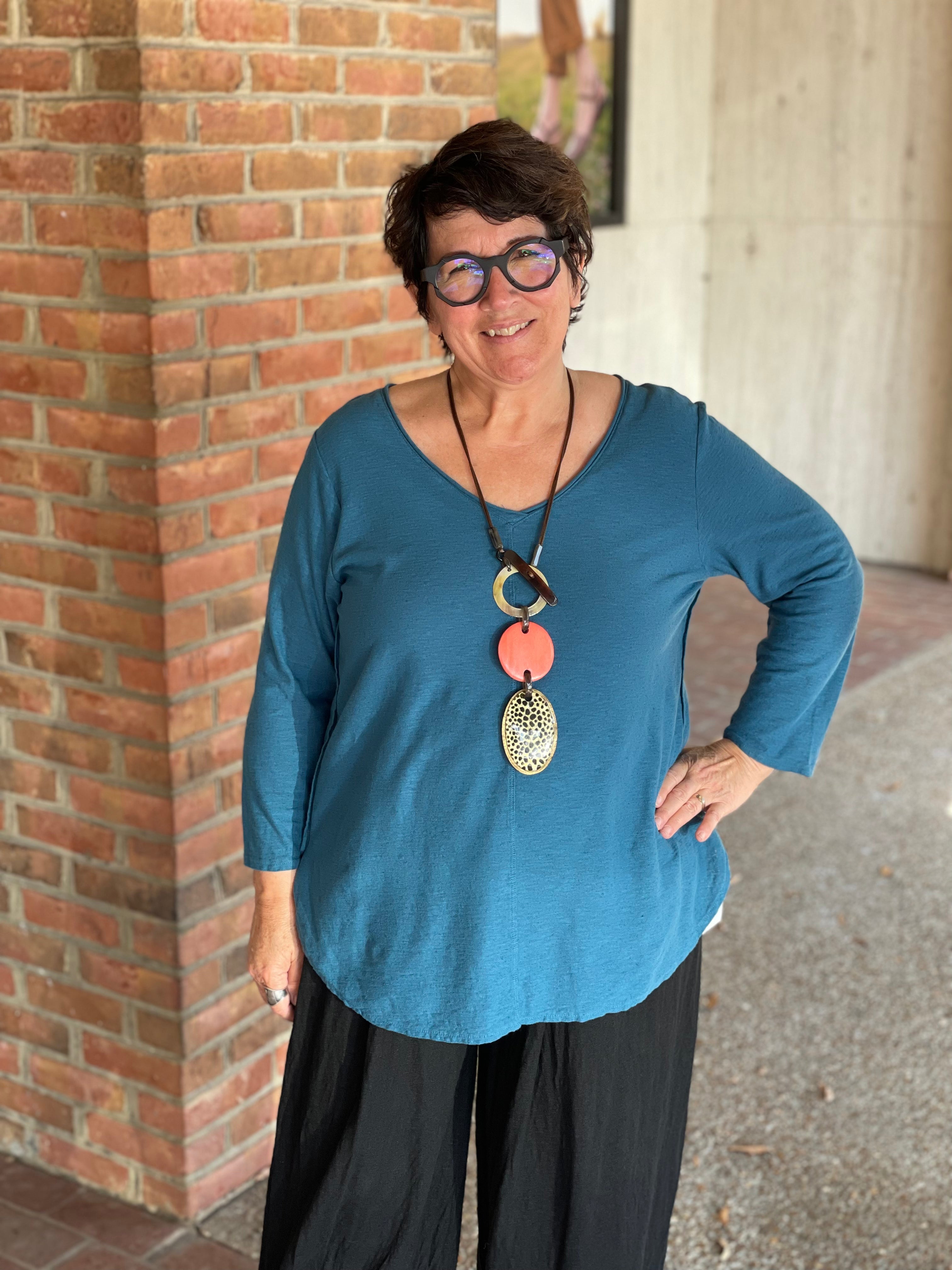 Cute & Comfy 5017687 3/4 Sleeve V-Neck Top