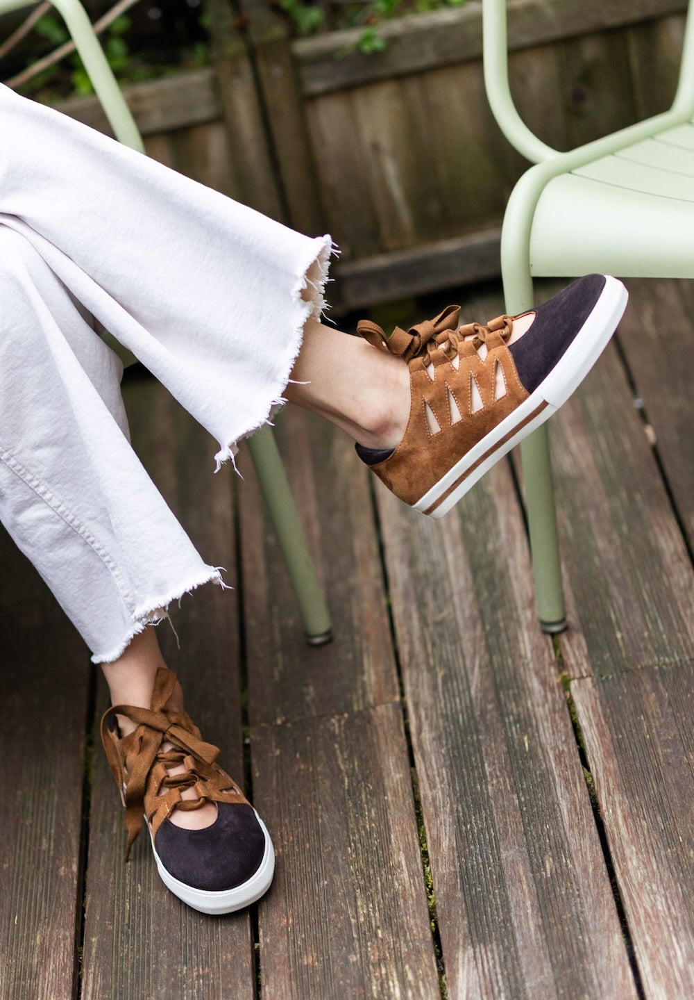 L'Amour De Pieds Kanav Lace-Up Sneaker